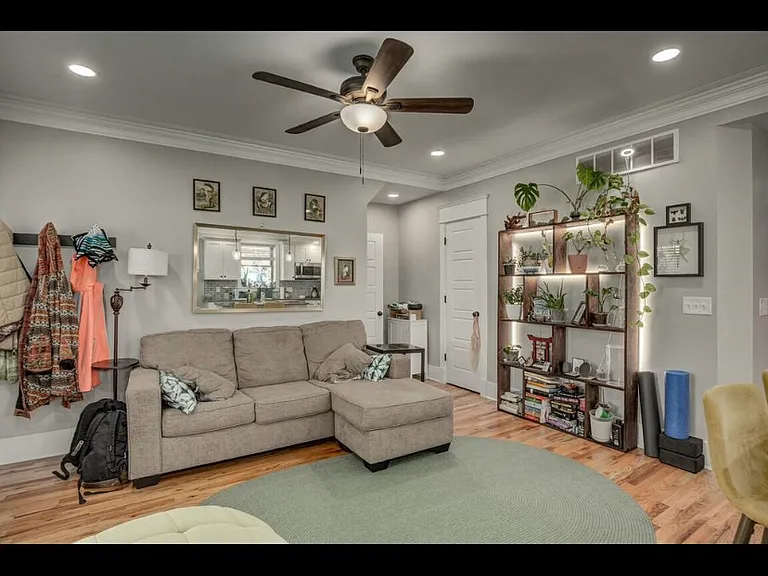 229-235 W 4th St #236 — Photo 5