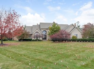 2692 Shorebrook Ct, Rochester, MI 48306