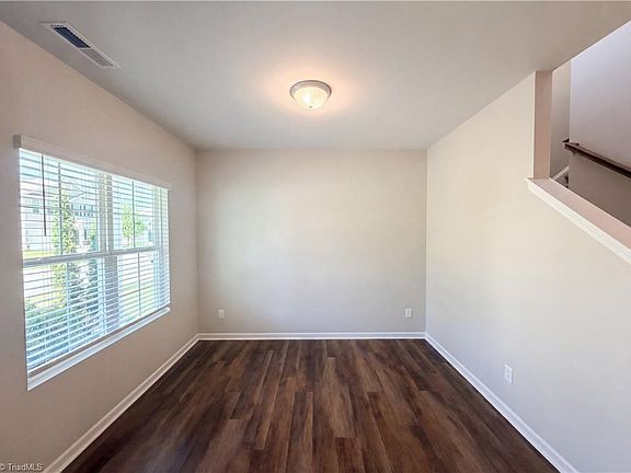 5th image of 1925 Glenburn Dr