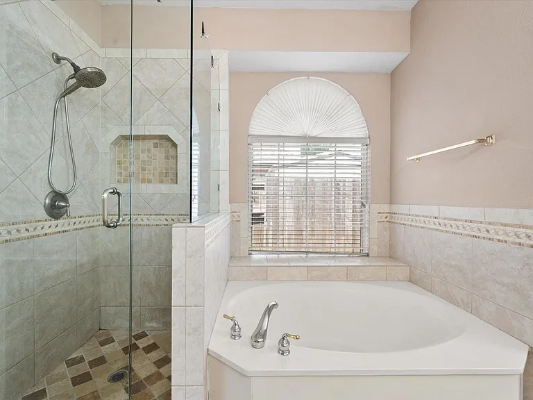 7700 Buccaneer Cir — Photo 23