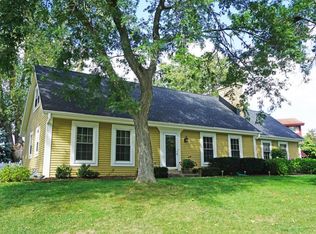 2228 Broken Hill Rd, Waukesha, WI 53188