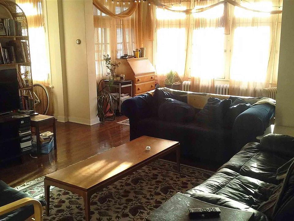 1429 living room