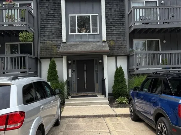 4750 Oak Point Rd Unit 302, Lorain, OH 44053