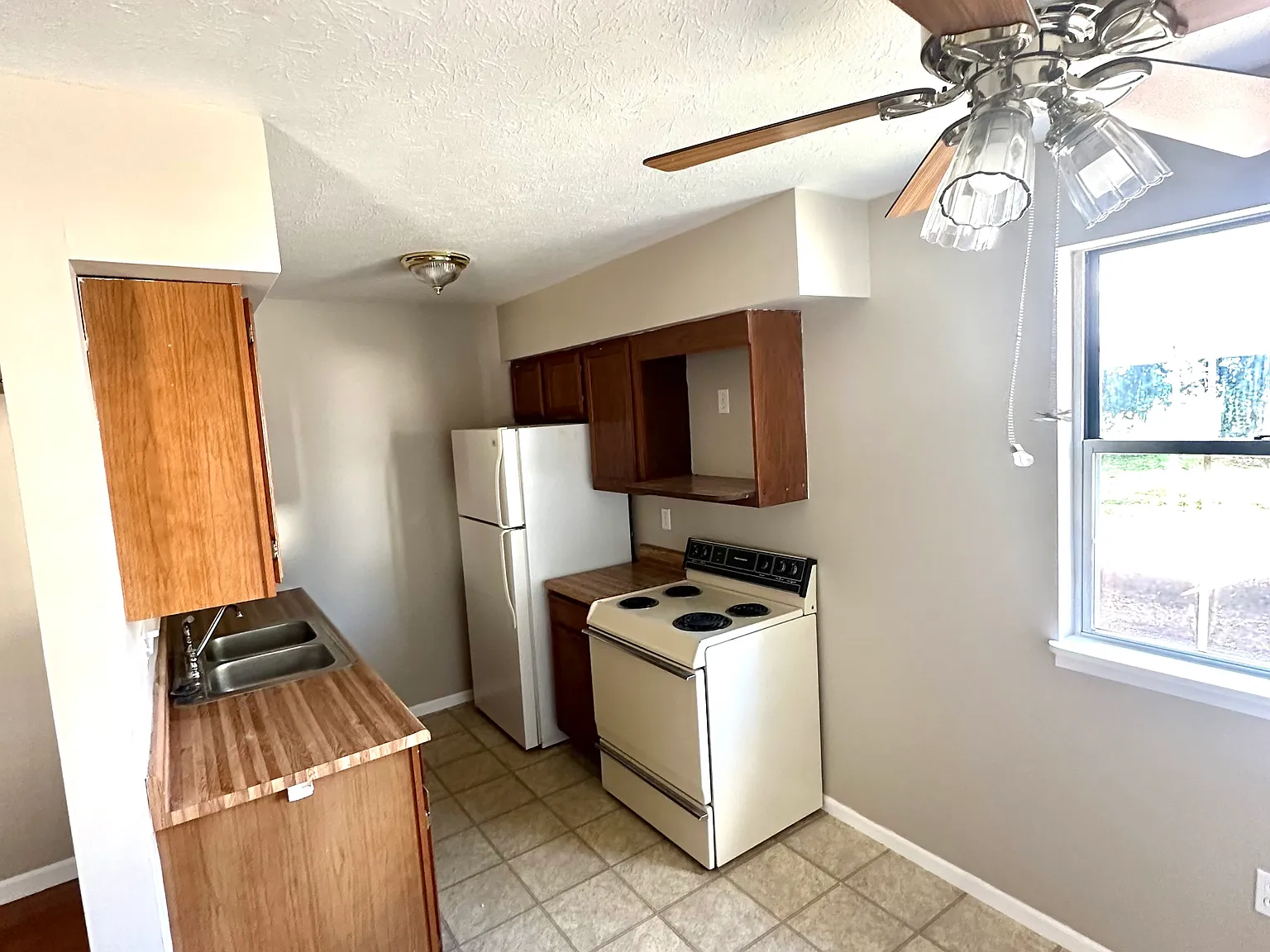 S 6th St, Herrin — Photo 4