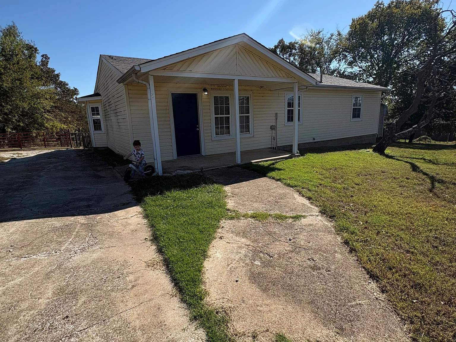 4 bed, 1312 sqft, $2,000 — Photo 2