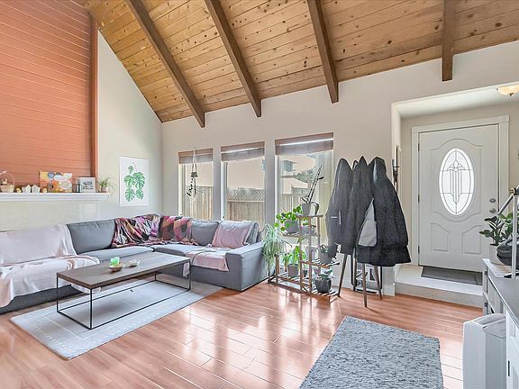 3rd image of 323 Los Gatos Blvd