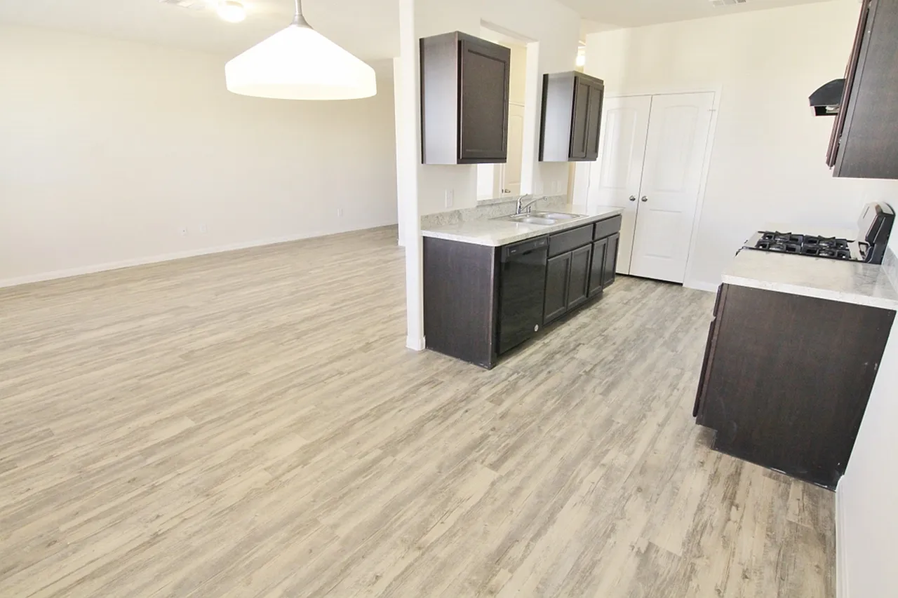 Brenwood Manor — Photo 2