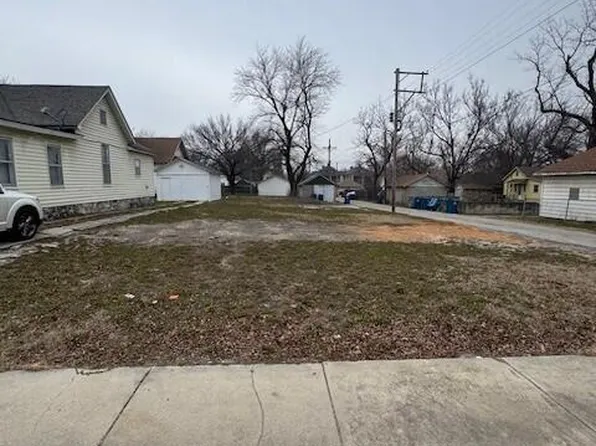 811 W 2nd St, Joplin, MO 64801