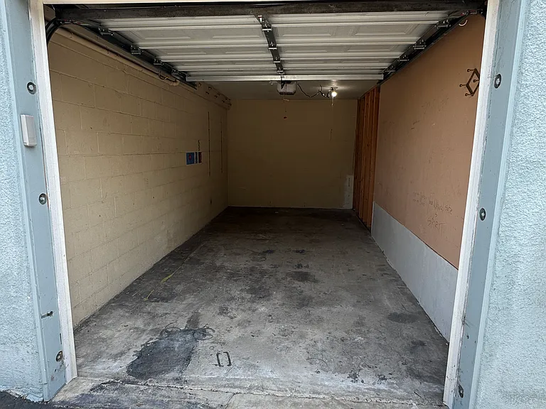 2490 Etiwanda St #E — Photo 13