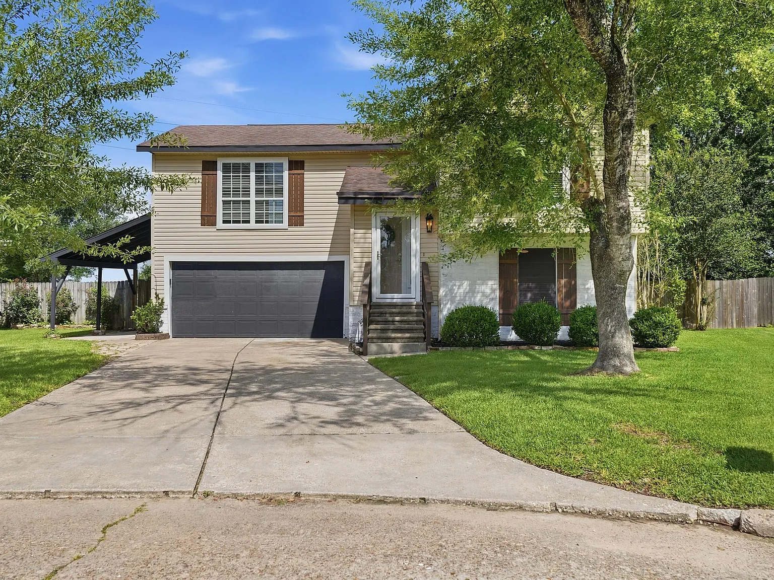 3 bed, 2.0 bath, 1790 sqft, $2,000 — Photo 2