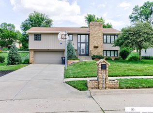 11431 Saratoga St, Omaha, NE 68164