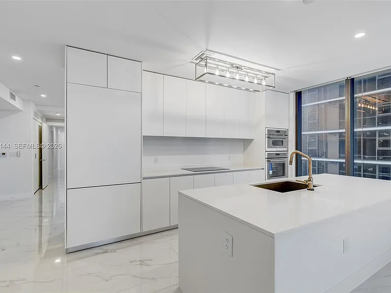 700 NE 24th St #5601 — Photo 4