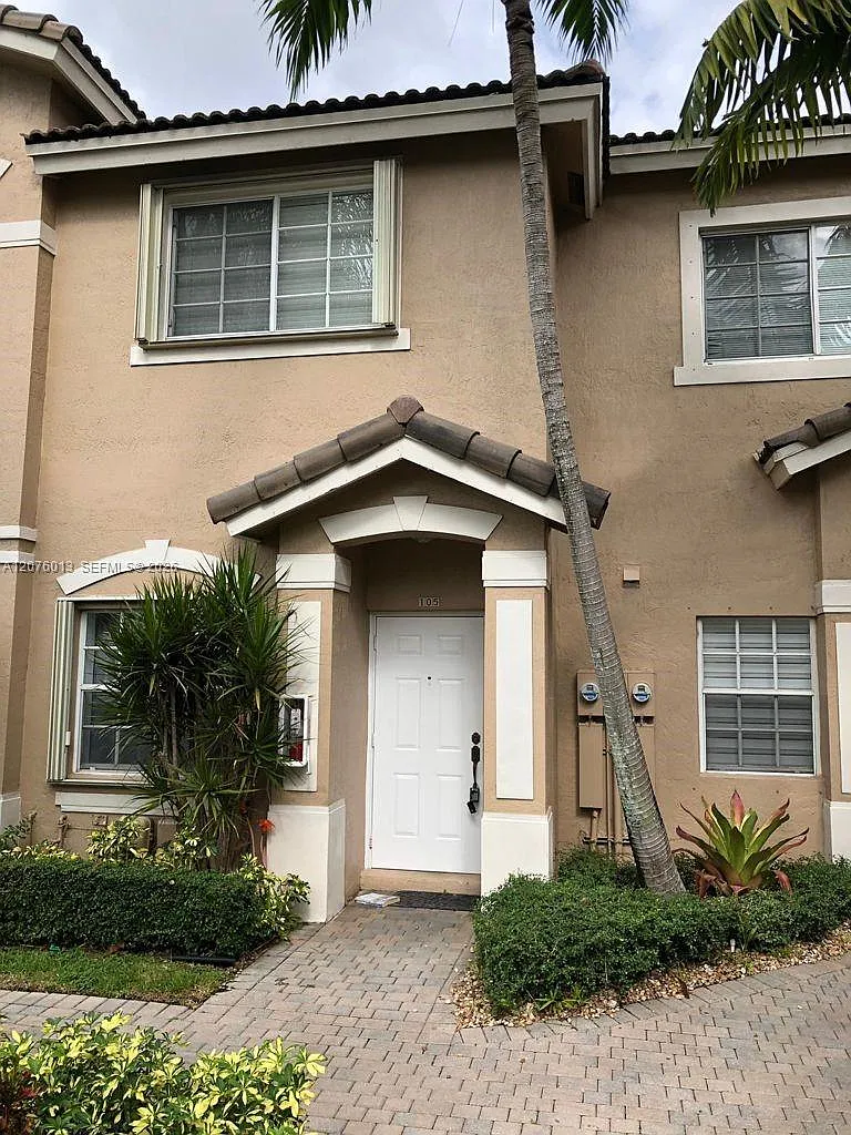 Las Brisas At Doral Condo — Photo 1