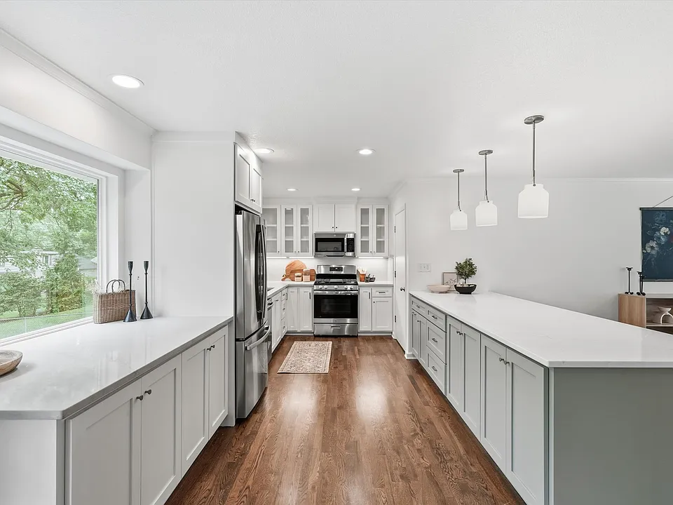 2309 W 104th St