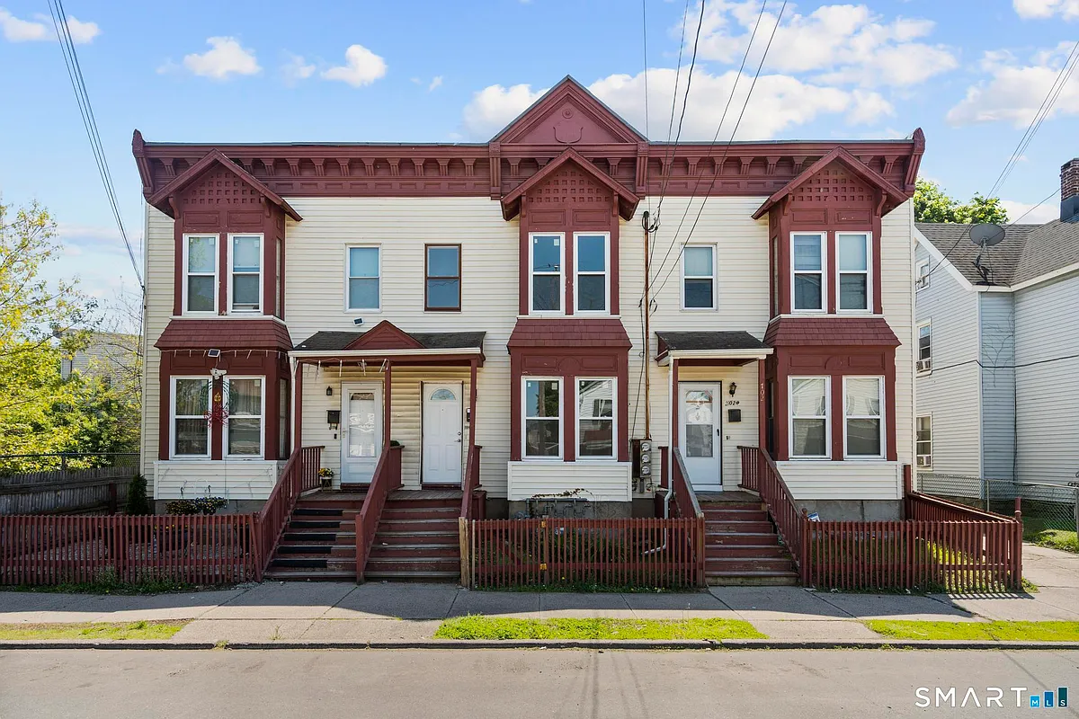 Building Photo - 704 Maple St #704