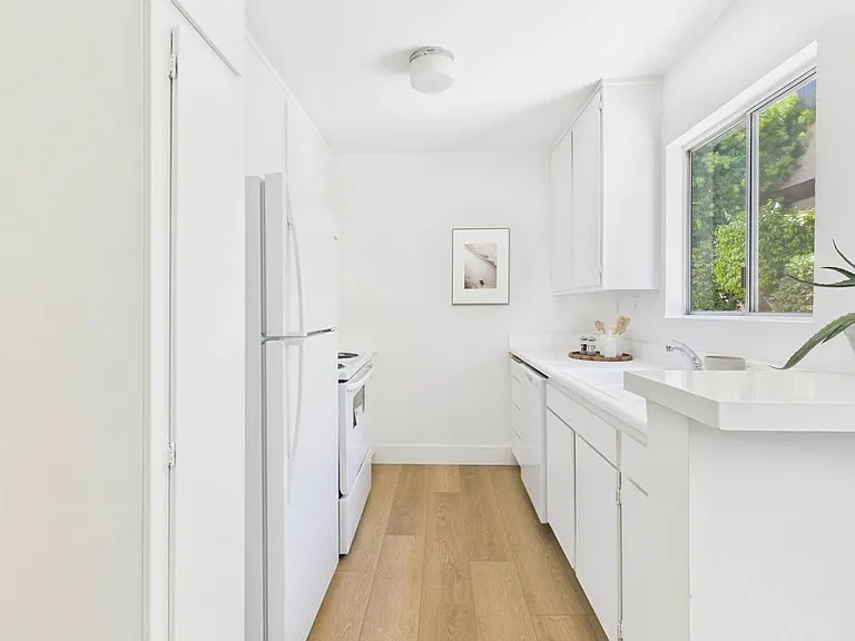 La Cresta Apartments — Photo 16