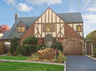 8 Romney Pl, Scarsdale, NY 10583
