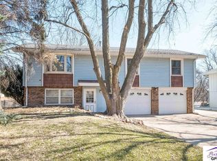 3911 N 101st St, Omaha, NE 68134