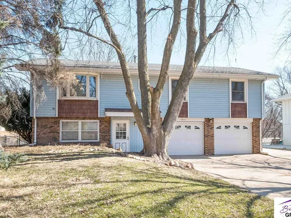 3911 N 101st St, Omaha, NE 68134