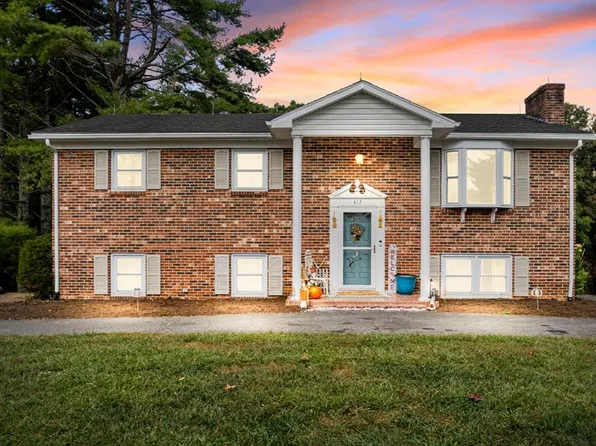 317 Clover St, Galax, VA 24333