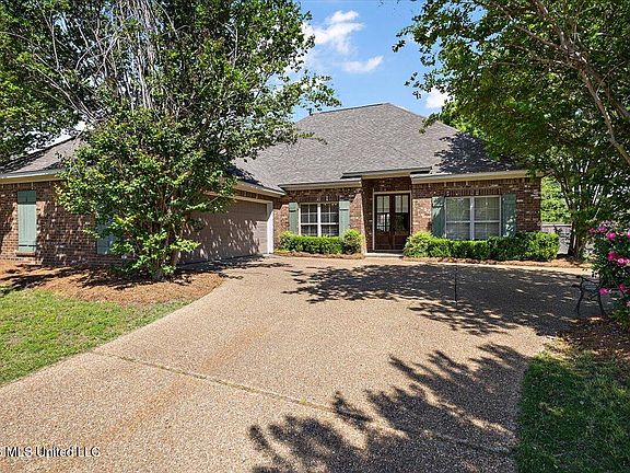 2nd image of 202 Calhoun Dr