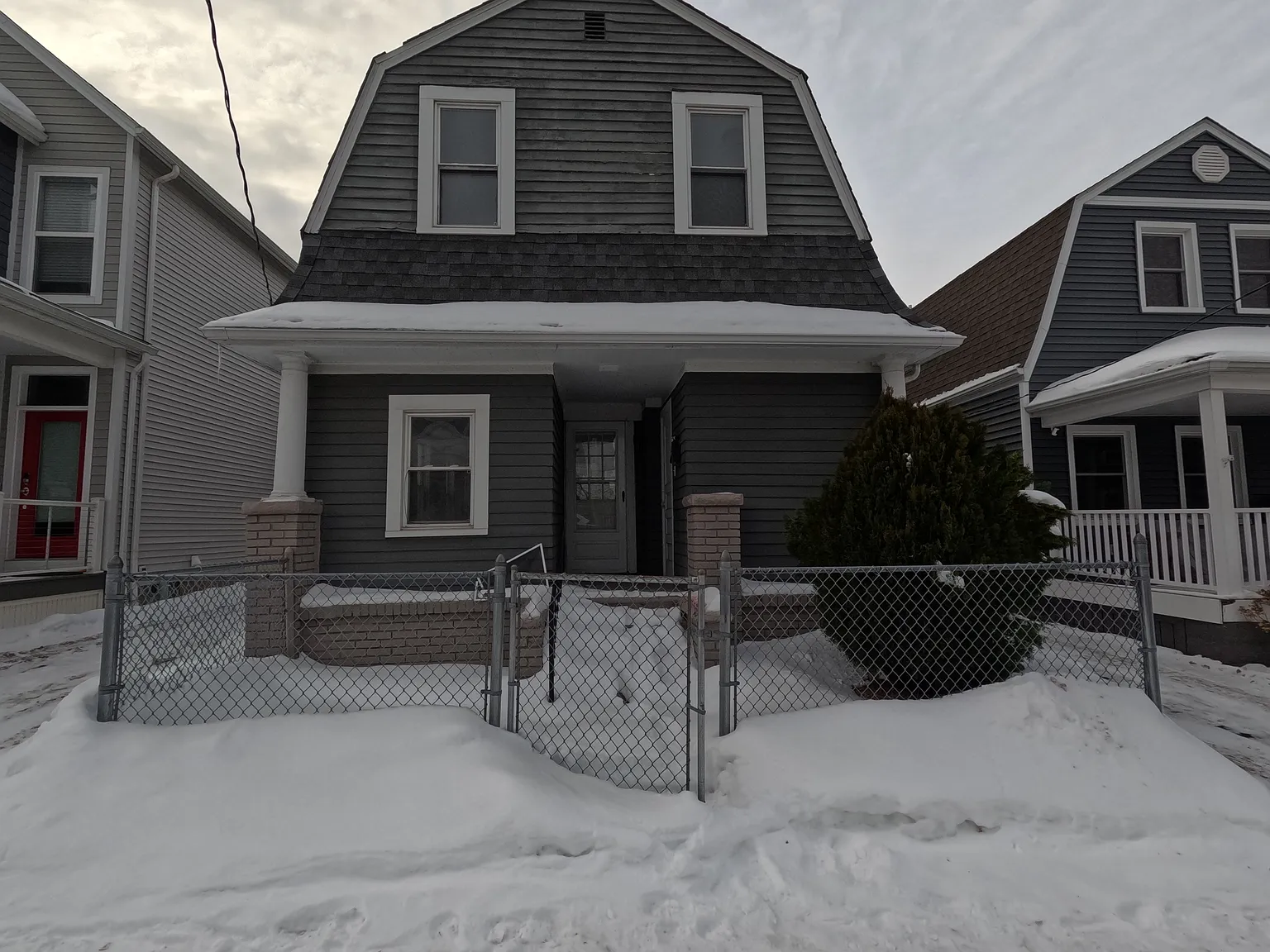 3 bed, 1.5 bath, 1300 sqft, $1,350 — Photo 1