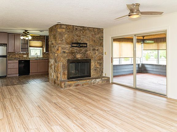 4th image of 302 Park View Cir