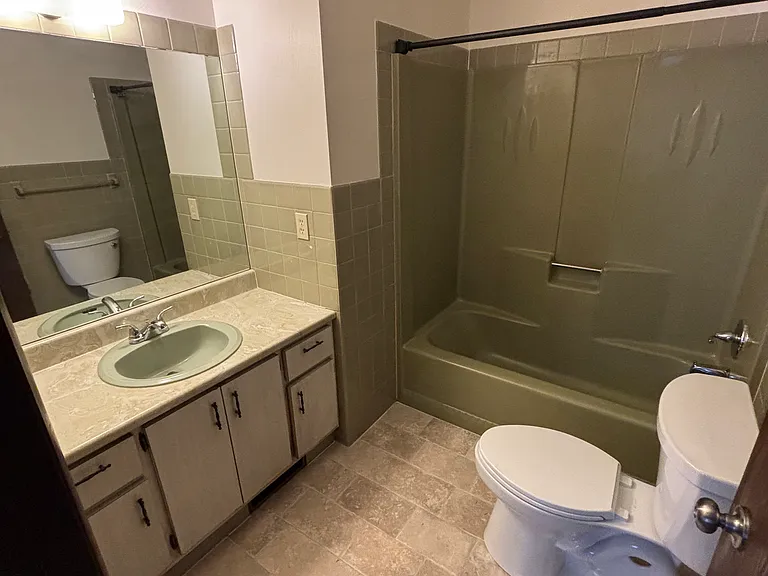 708-712 Venango Ave #8 — Photo 5