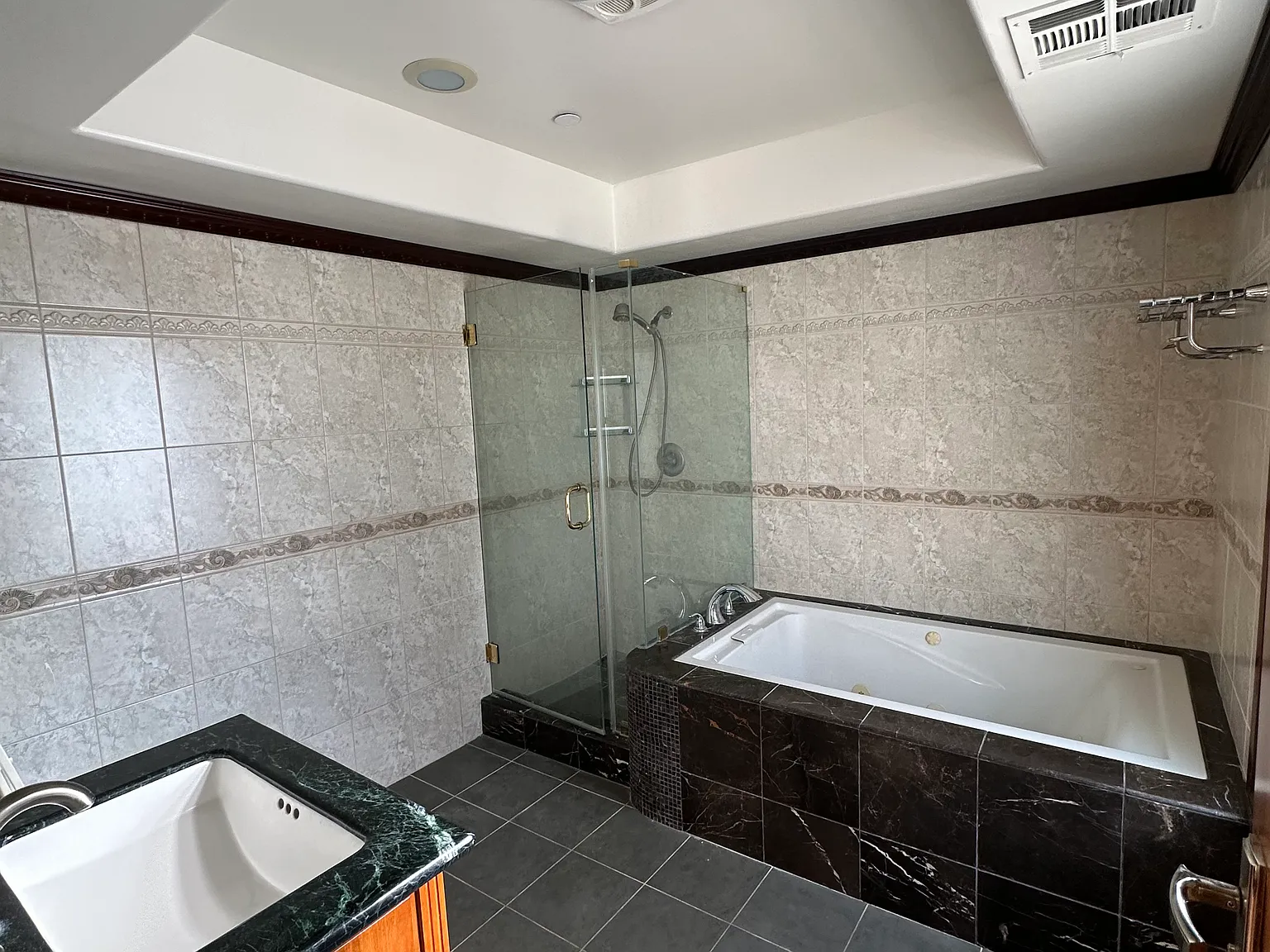 2 bed, 1.5 bath, 1500 sqft, $3,300 — Photo 4
