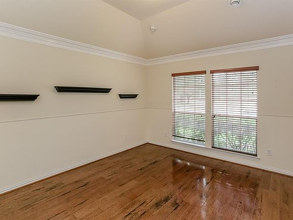 5th image of 1635 Fairview Dr