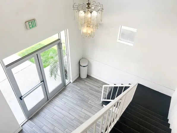 Cambridge Court Apartments, 20954 Vanowen St #110, Canoga Park, CA 91303