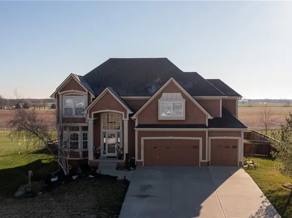 28009 E Howard Dr, Lake Lotawana, MO 64086