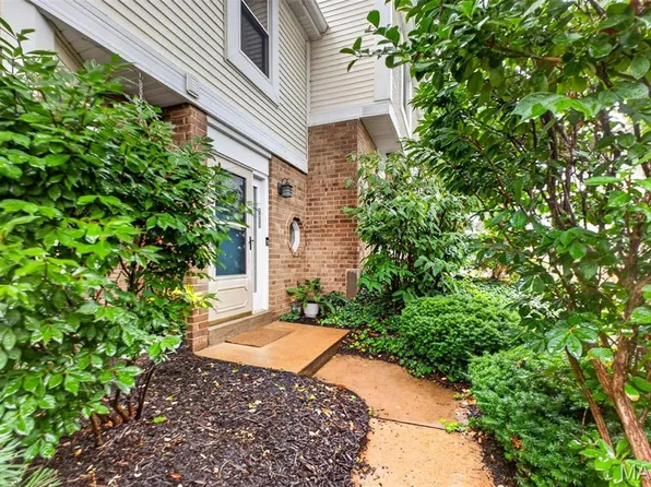 2039 Kentmore Ln, Chesterfield, MO 63017
