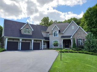 8067 Oak Canyon Dr, Victor, NY 14564