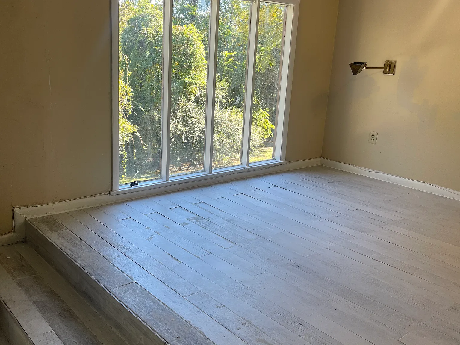 3 bed, 2400 sqft, $1,807 — Photo 2