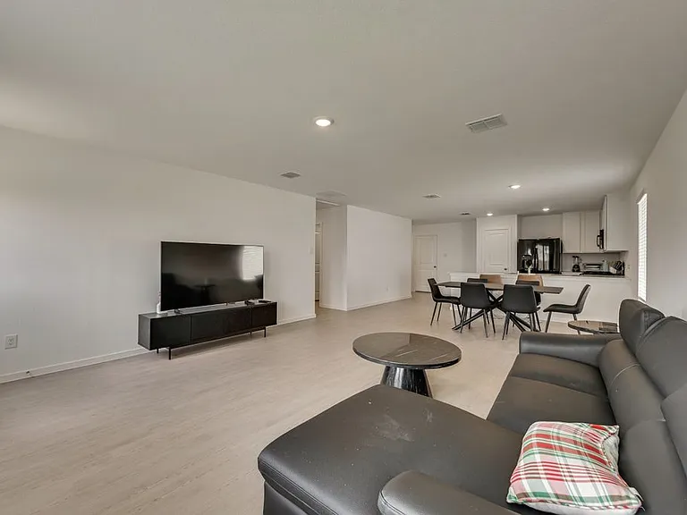 14112 Hammersmith St — Photo 10