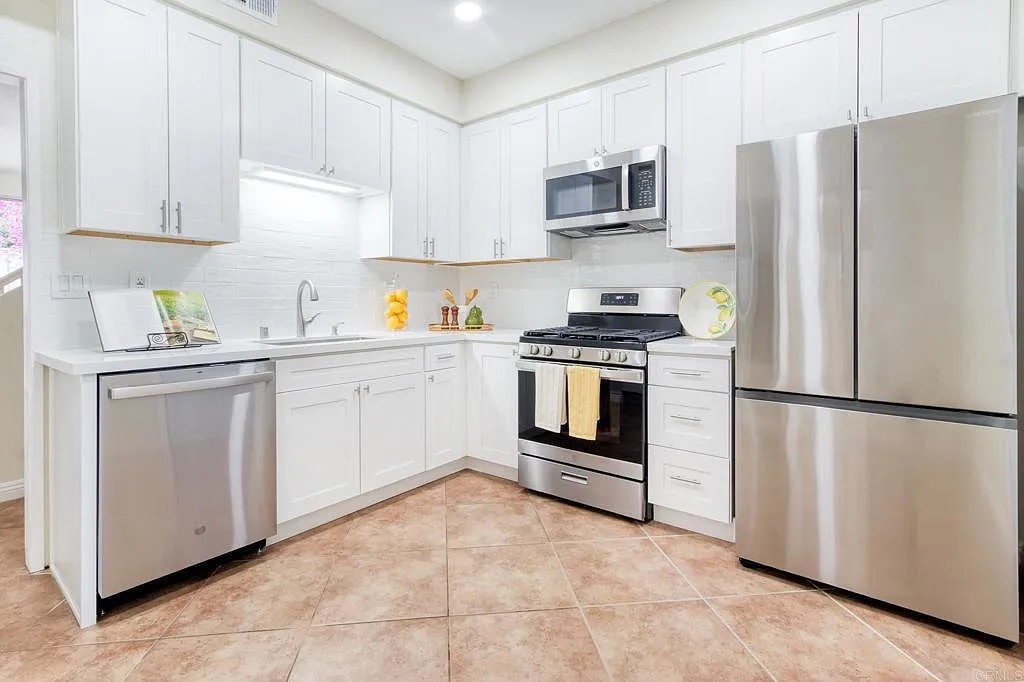 2 bed, 2.5 bath, 1304 sqft, $3,700 — Photo 4