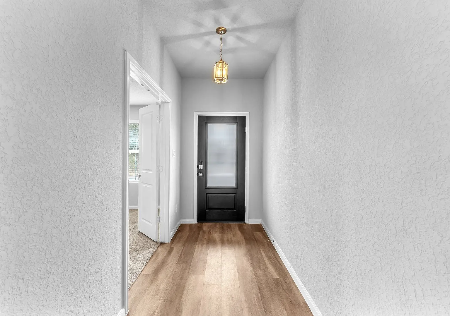 Spacious 3-Bed, 2-Bath Home in San Antonio — Photo 3