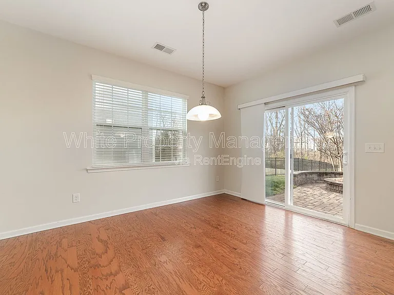 7922 Kelburn Ln — Photo 12