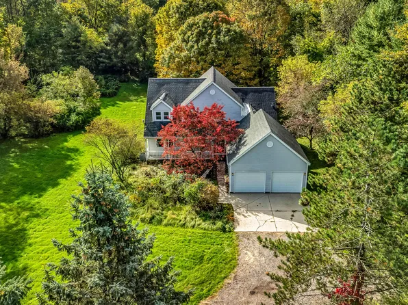 10092 Meadowhill Dr SE, Lowell, MI 49331