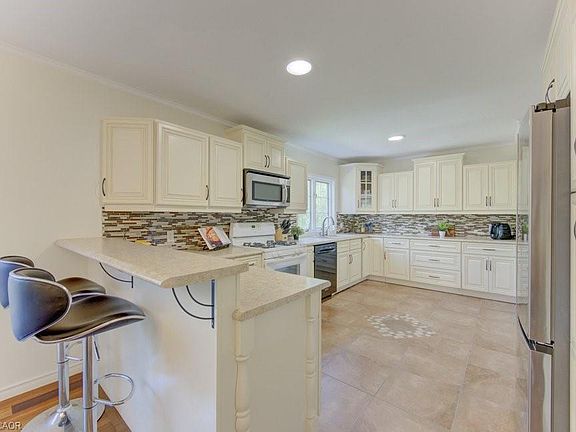 2nd image of 3429 Nafziger Rd