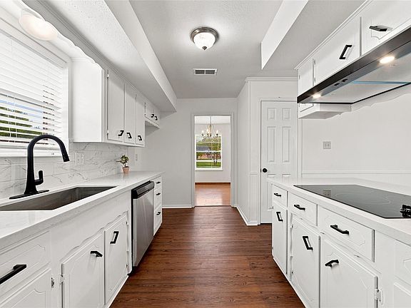 4th image of 21735 Greenham Dr