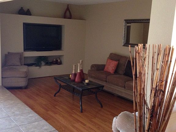 3rd image of 10088 Quebec St