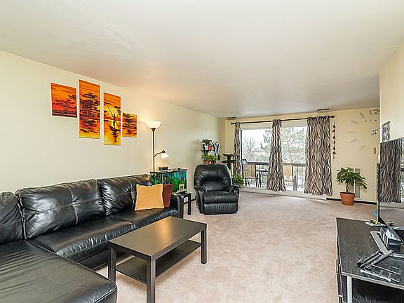 2nd image of 1500 Harbour Dr APT 4D