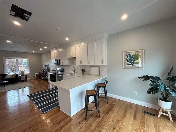 5th image of 10 Windsor St #B