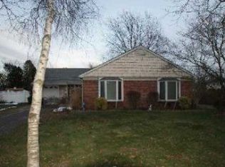 3 Chesapeake Bay Rd, Coram, NY 11727