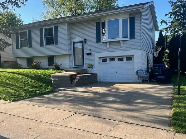 3443 Waller St, Dubuque, IA 52002