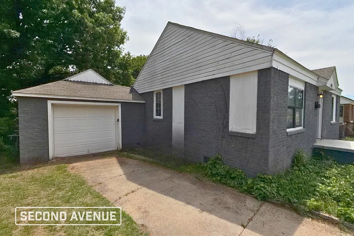 Building Photo - 2212 Miramar Blvd