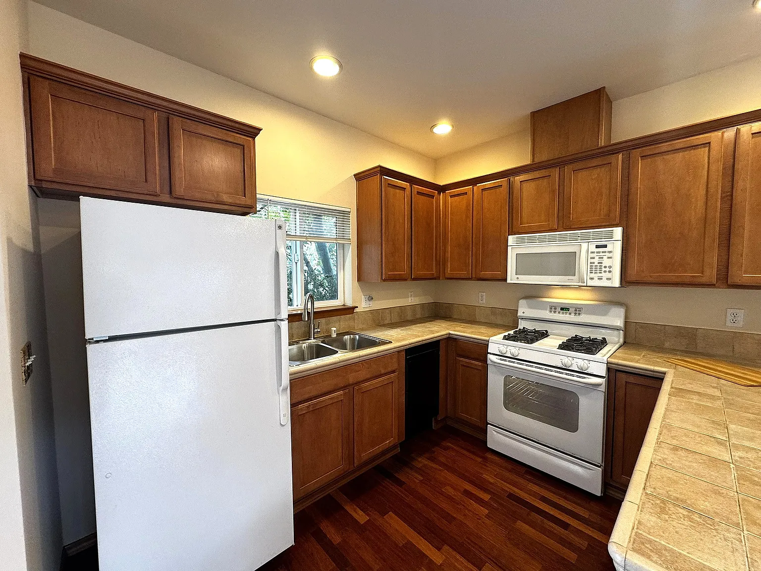 8849B 9th Ave SW — Photo 3
