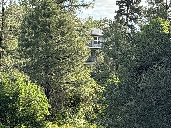 3rd image of 943 W Lookout Rd